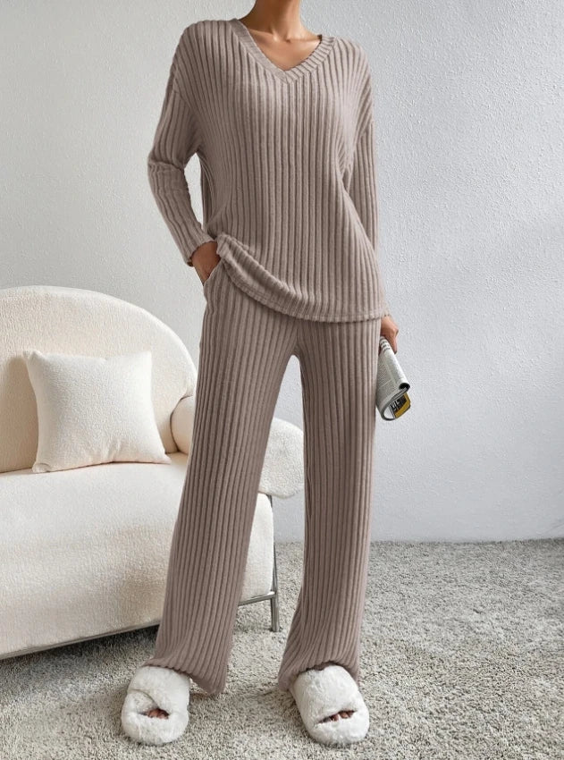 Casual 2-Piece Loungewear Set – Comfortable Matching Top & Pants