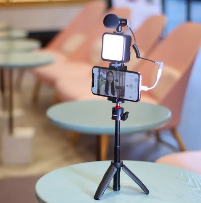 Vlog Selfie Stick with Fill Light &amp; Live Streaming Bracket